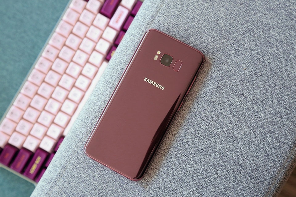 Trên tay Samsung Galaxy S8 Burgundy Red