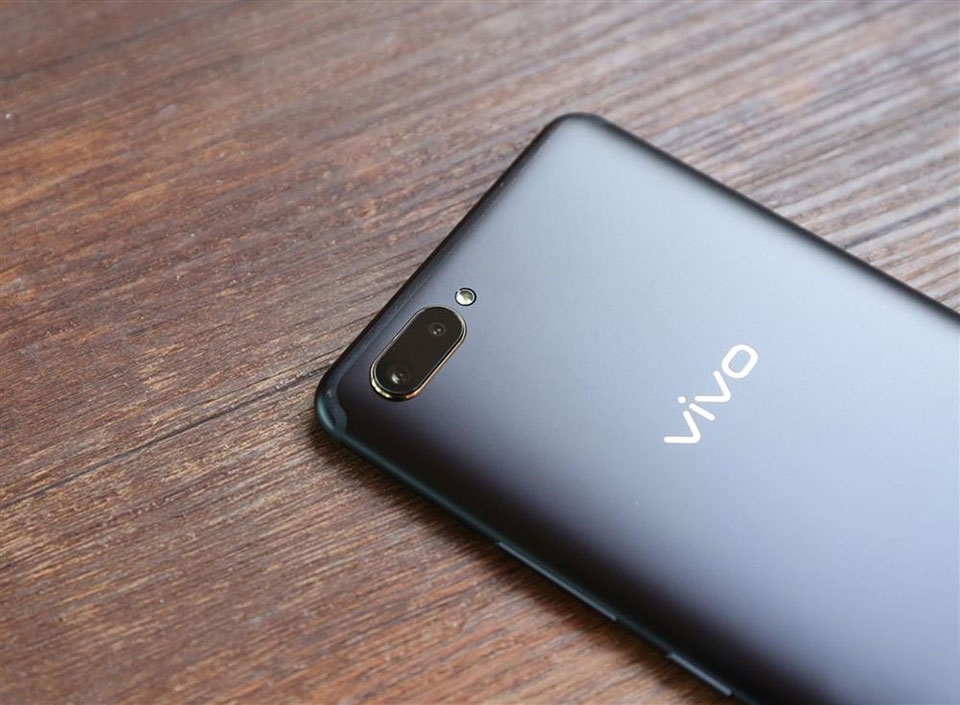 Trên tay Vivo X20 Plus UD bản thương mại