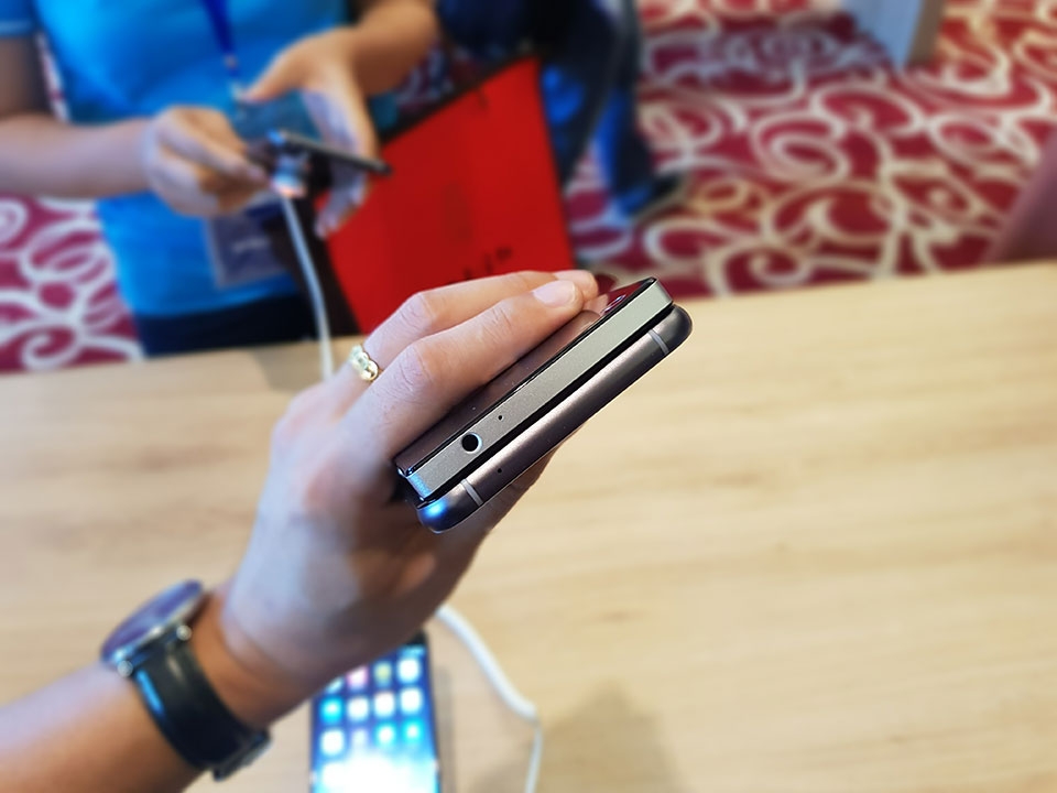 So dáng BPhone 2017 vs BPhone 2015 So dáng BPhone 2017 vs BPhone 2015