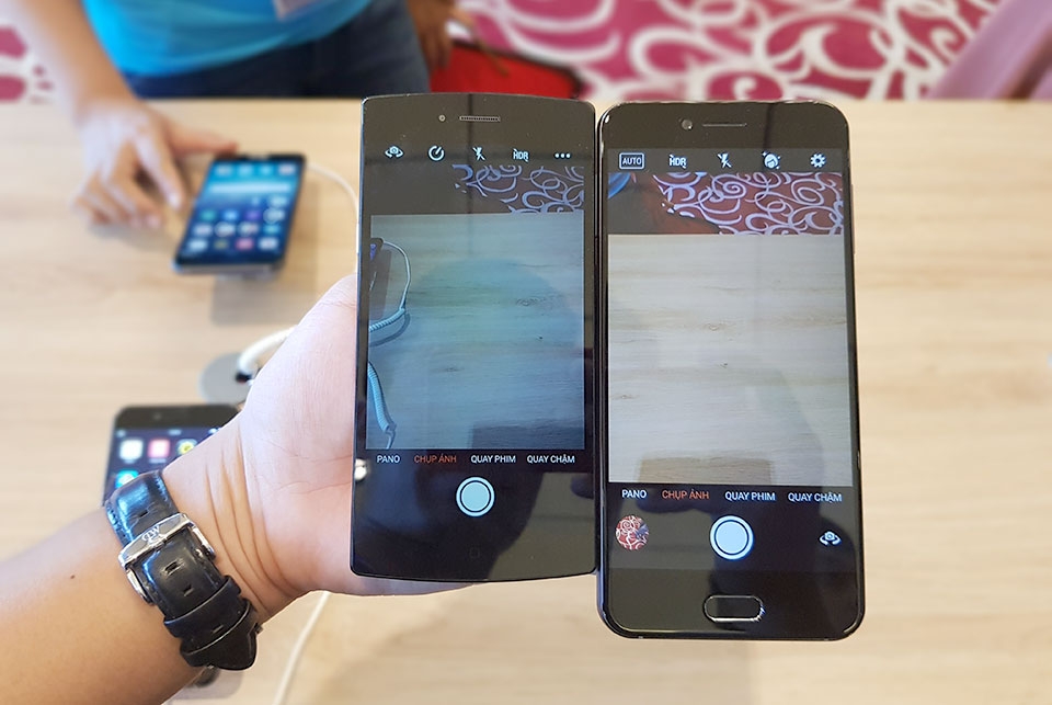 So sánh BPhone 2017 vs BPhone 2015 So sánh BPhone 2017 vs BPhone 2015