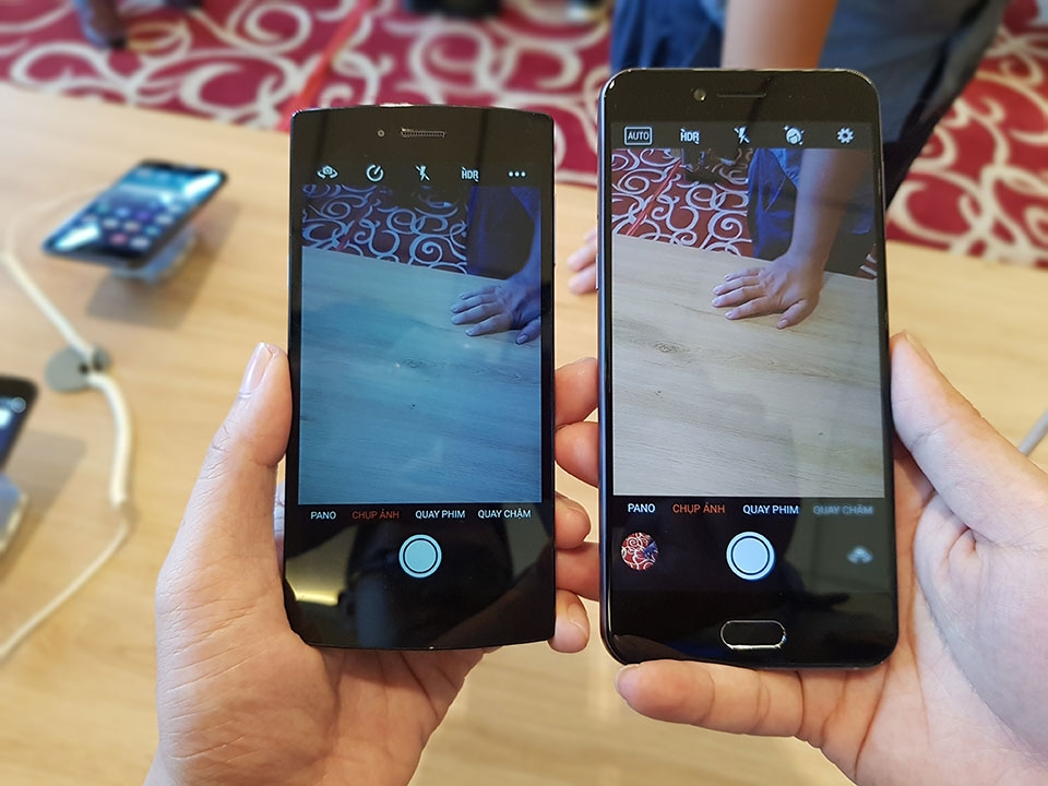 So sánh BPhone 2017 vs BPhone 2015 So sánh BPhone 2017 vs BPhone 2015