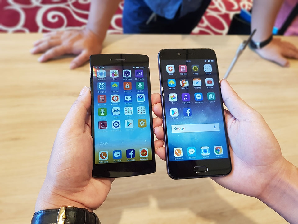 So sánh BPhone 2017 vs BPhone 2015 So sánh BPhone 2017 vs BPhone 2015