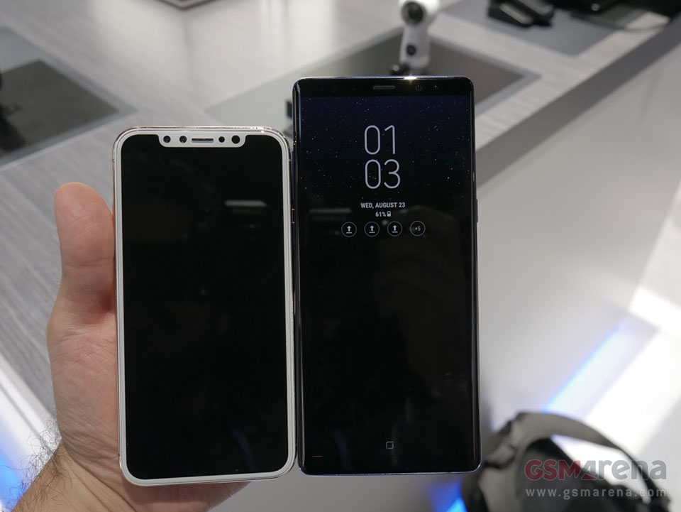 Samsung Galaxy Note 8 vs iPhone 8