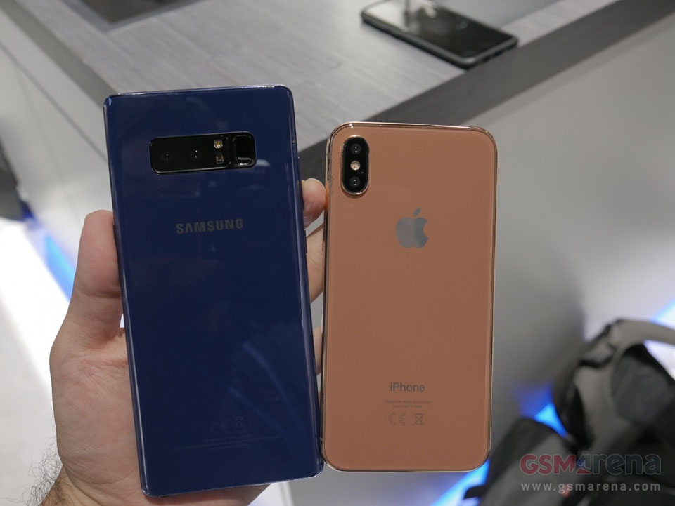 Samsung Galaxy Note 8 vs iPhone 8
