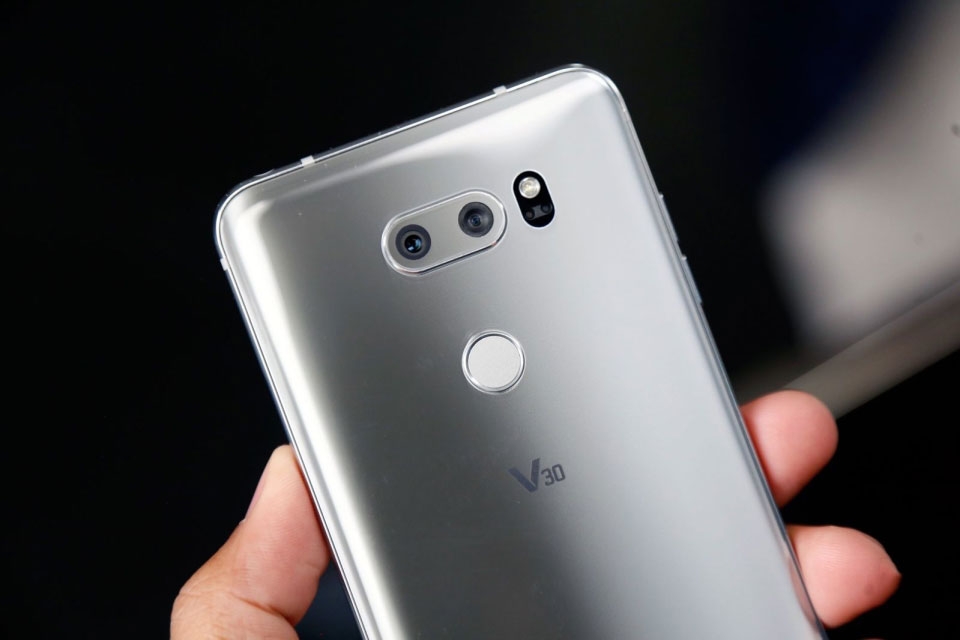 LG V30