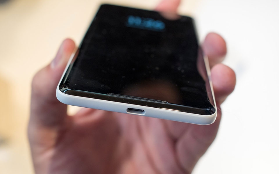 Trên tay Google Pixel 2 XL