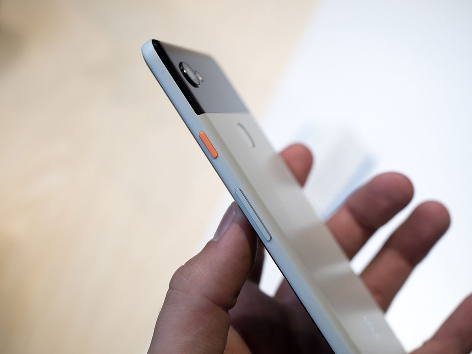 Trên tay Google Pixel 2 XL