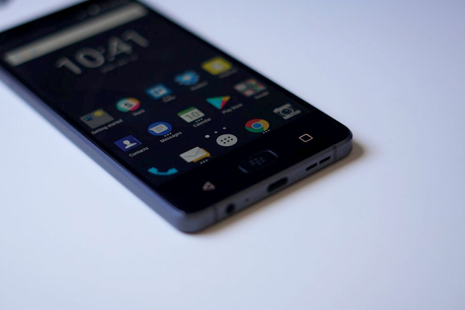 Trên tay BlackBerry Motion Trên tay BlackBerry Motion