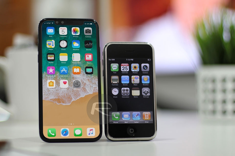 iPhone 8 vs iPhone 2G: 10 năm, iPhone đã đổi thay sao iPhone 8 vs iPhone 2G: 10 năm, iPhone đã đổi thay sao