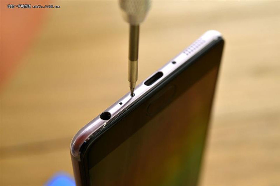 Mổ xẻ Meizu Pro 7 Plus