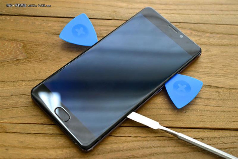 Mổ xẻ Meizu Pro 7 Plus
