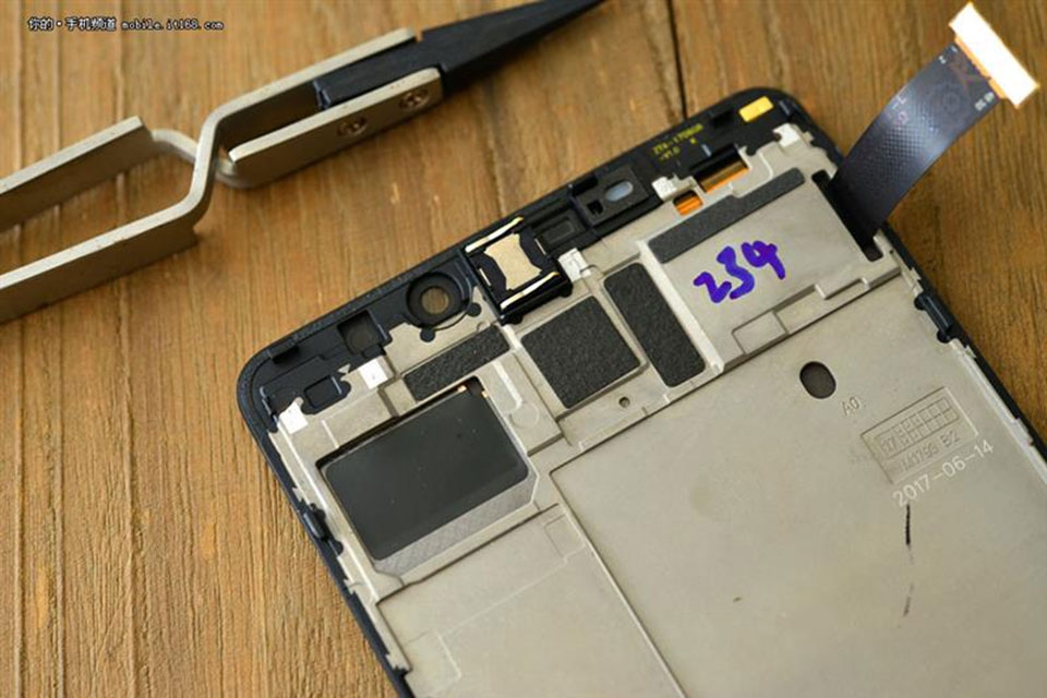 Mổ xẻ Meizu Pro 7 Plus