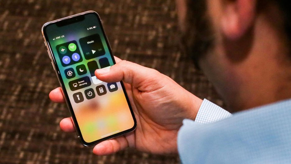 Ấn tượng đầu tiên về iPhone X: Thực sự đột phá