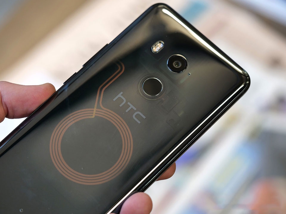 Trên tay HTC U11 Plus