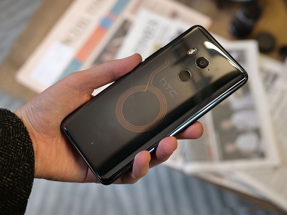 Trên tay HTC U11 Plus