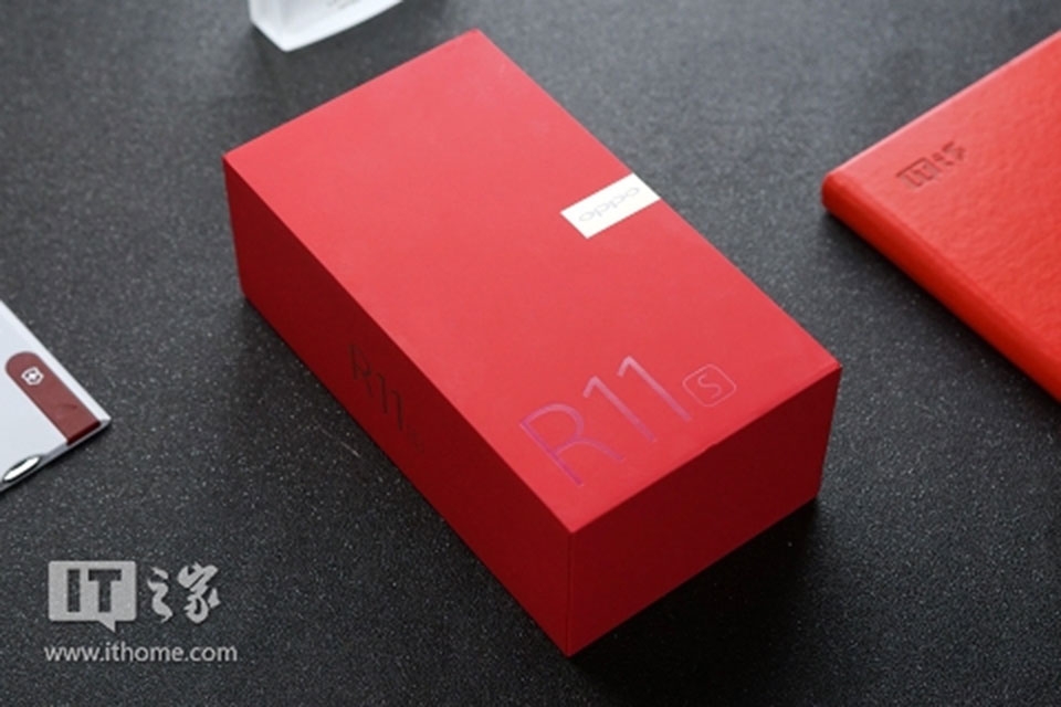Mở hộp OPPO R11s Special Red