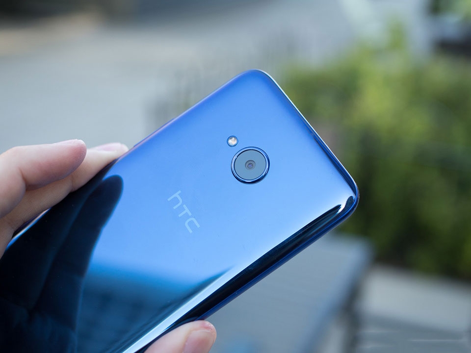 Trên tay HTC U11 Life