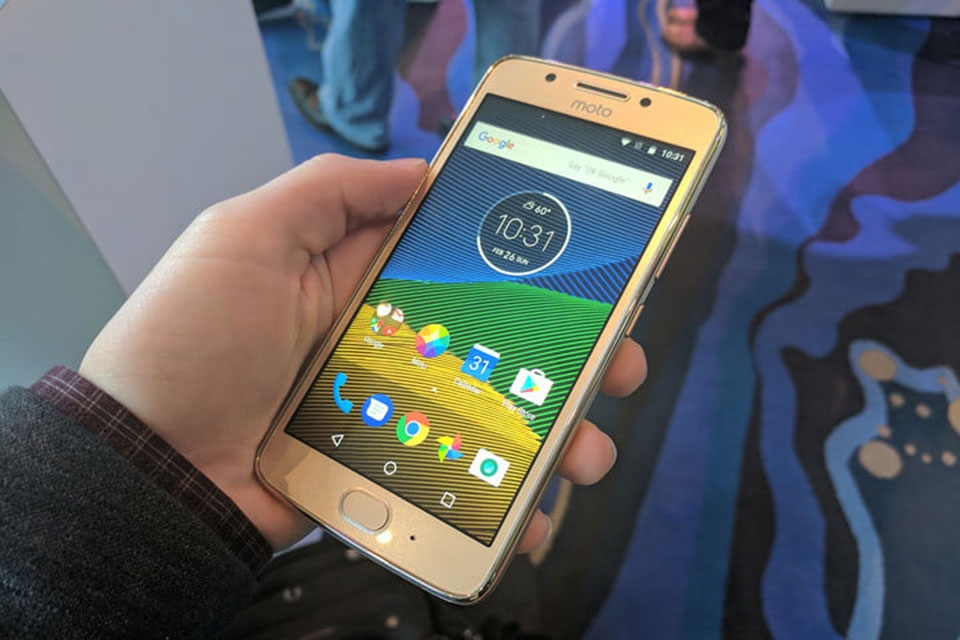 LG Q6 vs Moto G5 Plus LG Q6 vs Moto G5 Plus