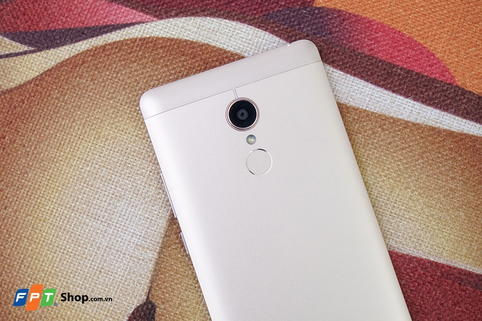 Trên tay ZTE Blade Wave 3 tại FPT Shop