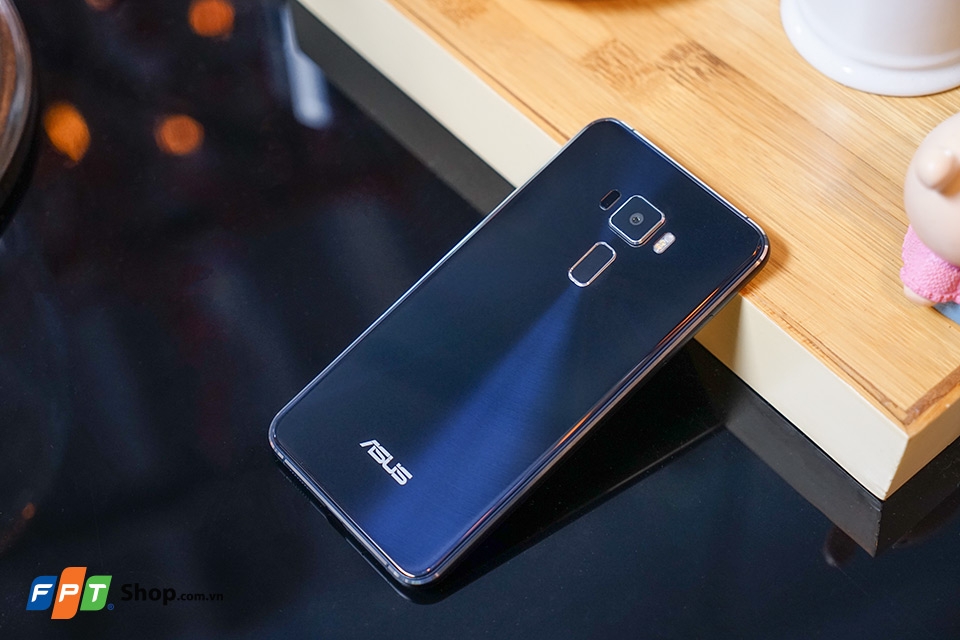 Trên tay Asus ZenFone 3: Thay đổi lớn trong thiết kế và trải nghiệm
