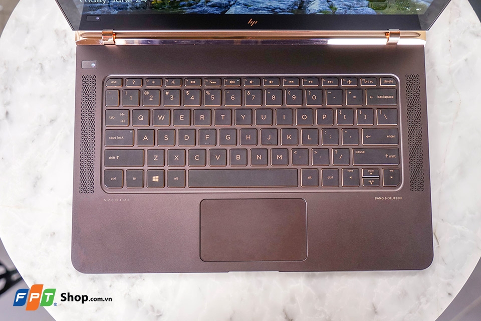 Đánh giá laptop mỏng nhất thế giới HP Spectre 13