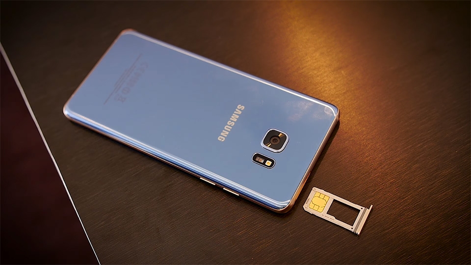 Tắt máy/ tháo SIM hay bật chế độ máy bay sẽ ngăn không cho các hacker xâm nhập điện thoại của bạn Tắt máy/ tháo SIM hay bật chế độ máy bay sẽ ngăn không cho các hacker xâm nhập điện thoại của bạn