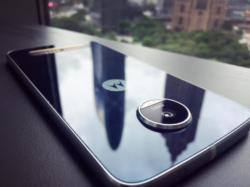 Moto Z Play có thiết kế giống Moto Z và Z Force
