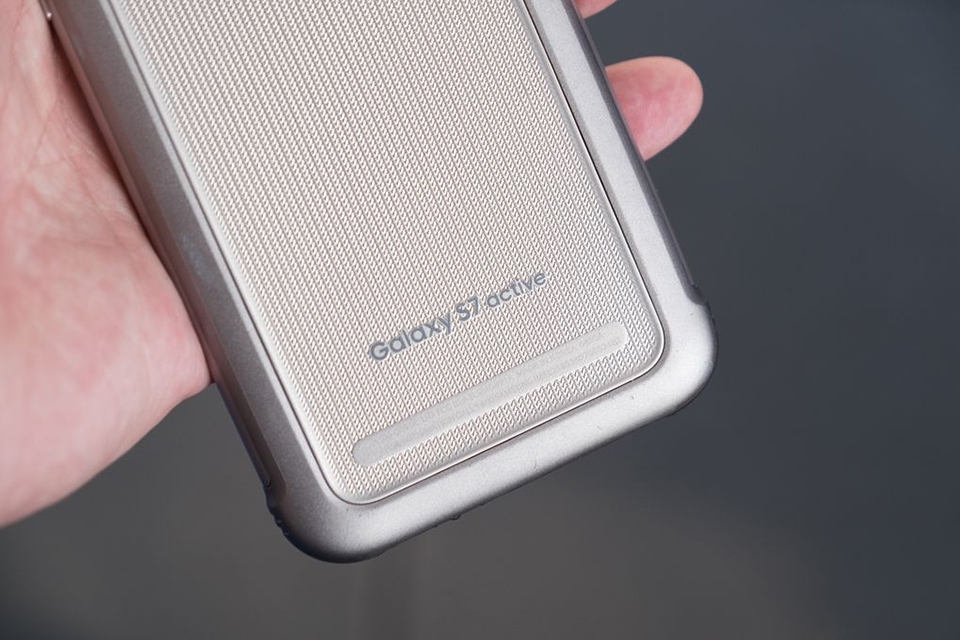 Samsung ra mắt Galaxy S7 Active Samsung ra mắt Galaxy S7 Active