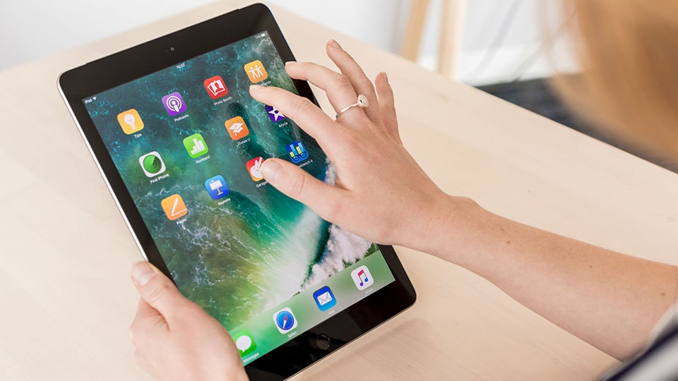 iPad Wi-Fi 32GB (2017) iPad Wi-Fi 32GB (2017)