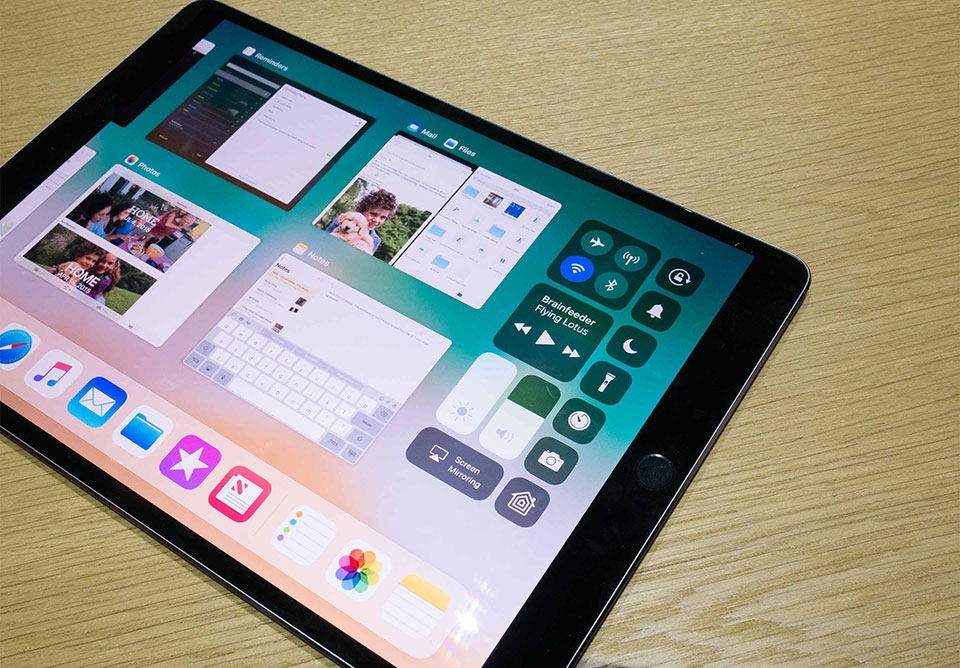 Apple iPad Pro 10.5 inch vs iPad 9.7 inch (2017)