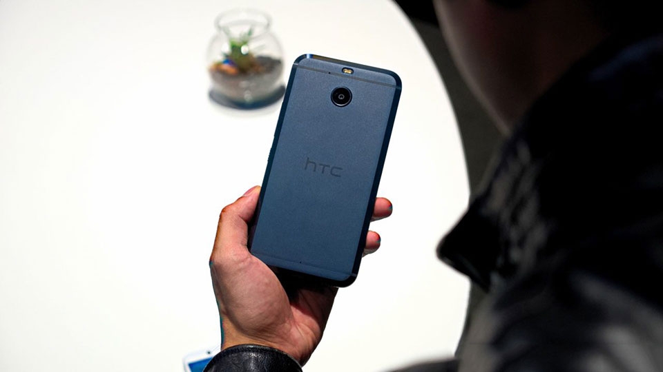 Trên tay HTC 10 Evo