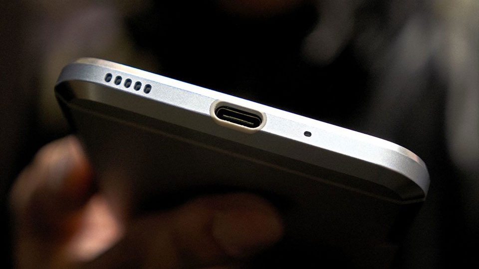 Có nên mua HTC 10 evo