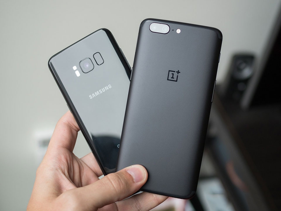 OnePlus 5 và Galaxy S8