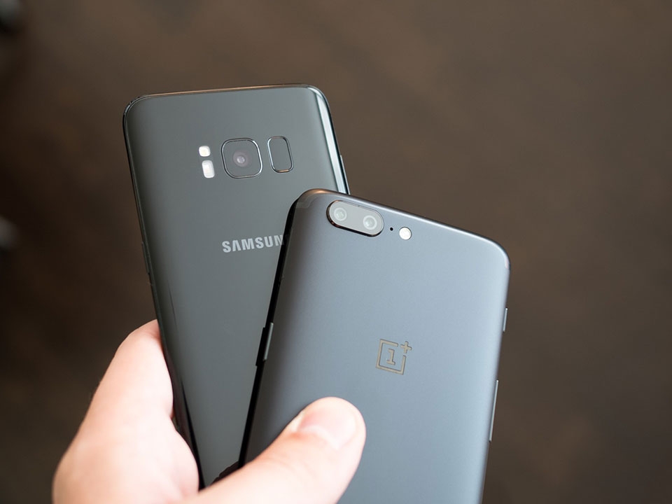 OnePlus 5 và Galaxy S8