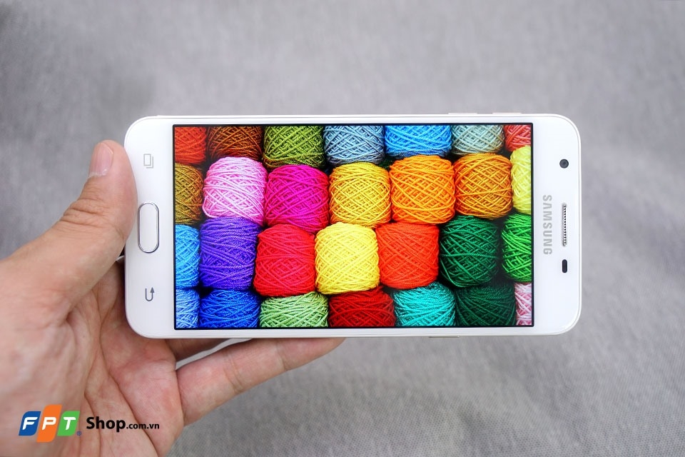 Samsung giới thiệu thêm Galaxy J5 Prime bản 32GB