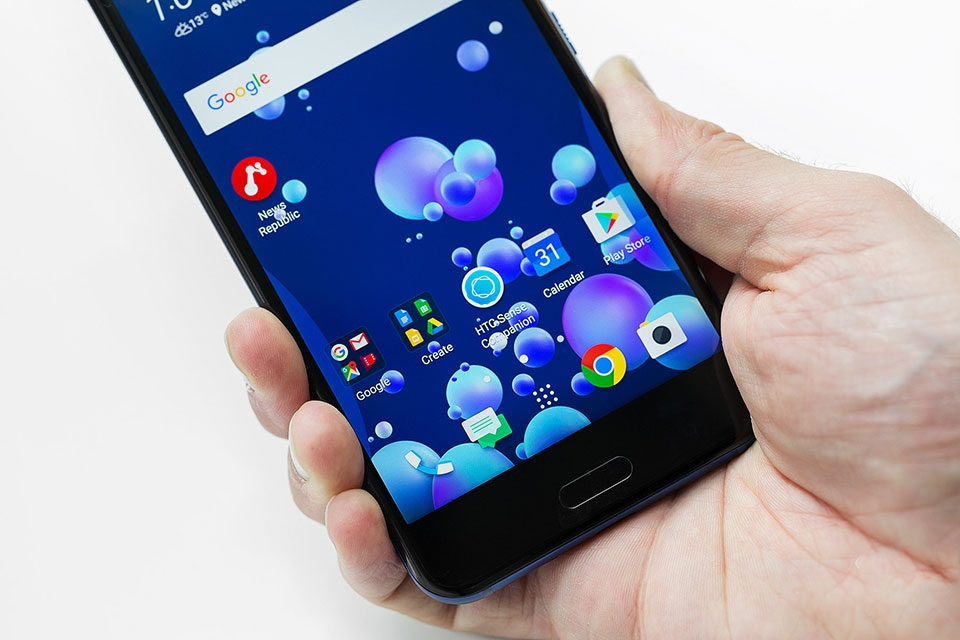 HTC U11 ra mắt chính thức với nhiều cải tiến thú vị HTC U11 ra mắt chính thức với nhiều cải tiến thú vị