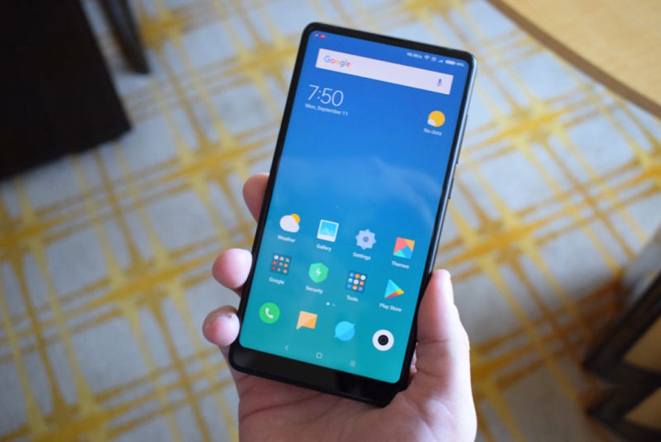 Trên tay Xiaomi Mi Mix 2: Thiết kế ấn tượng, MIUI 9 Trên tay Xiaomi Mi Mix 2: Thiết kế ấn tượng, MIUI 9