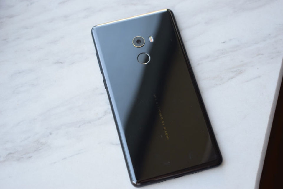 Trên tay Xiaomi Mi Mix 2 Trên tay Xiaomi Mi Mix 2