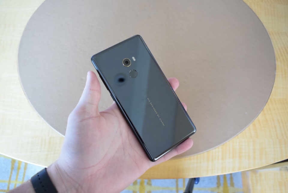Trên tay Xiaomi Mi Mix 2 Trên tay Xiaomi Mi Mix 2