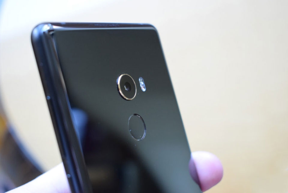 Trên tay Xiaomi Mi Mix 2 Trên tay Xiaomi Mi Mix 2