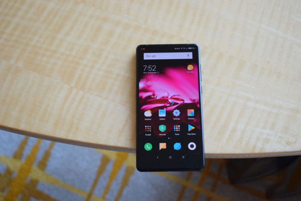 Trên tay Xiaomi Mi Mix 2 Trên tay Xiaomi Mi Mix 2