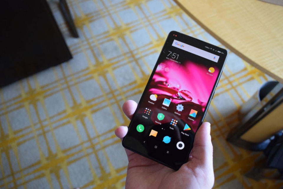 Trên tay Xiaomi Mi Mix 2 Trên tay Xiaomi Mi Mix 2