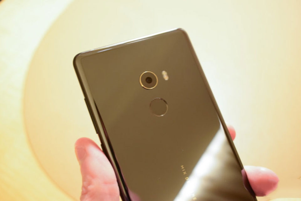 Trên tay Xiaomi Mi Mix 2 Trên tay Xiaomi Mi Mix 2