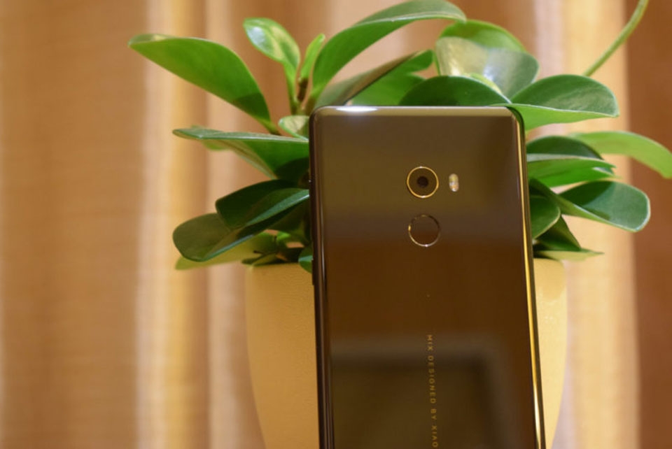 Trên tay Xiaomi Mi Mix 2 Trên tay Xiaomi Mi Mix 2