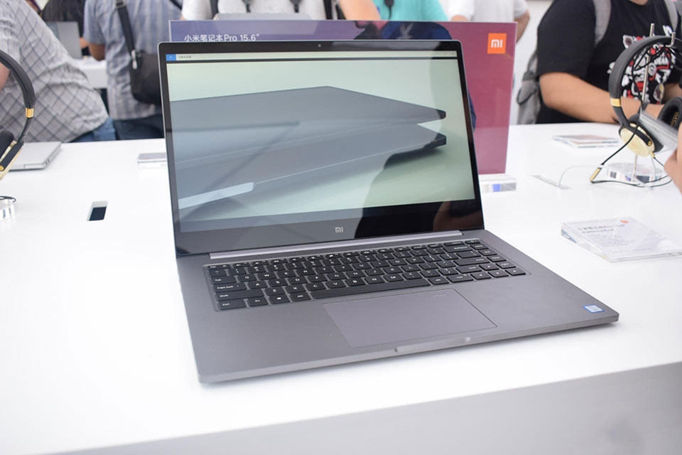 Trên tay Xiaomi Mi Notebook Pro Trên tay Xiaomi Mi Notebook Pro
