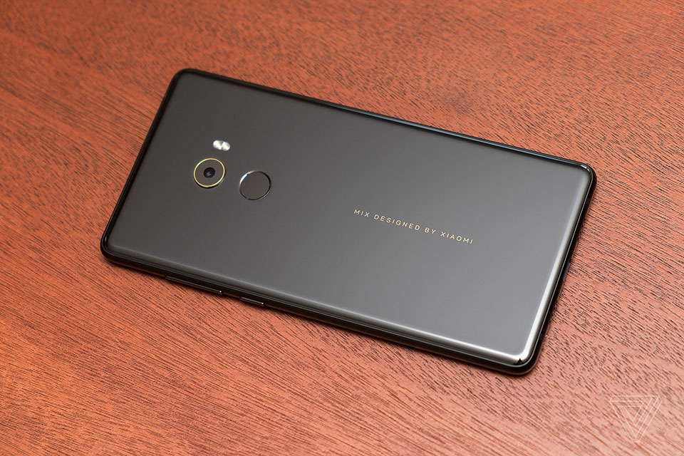 Xiaomi Mi Mix 2: Tiến gần hơn tới thiết kế tương lai