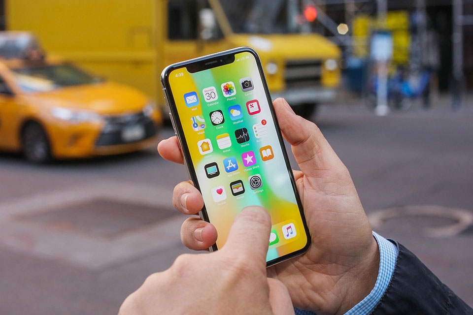 Apple cắt giảm 50% đơn hàng màn hình iPhone X Apple cắt giảm 50% đơn hàng màn hình iPhone X