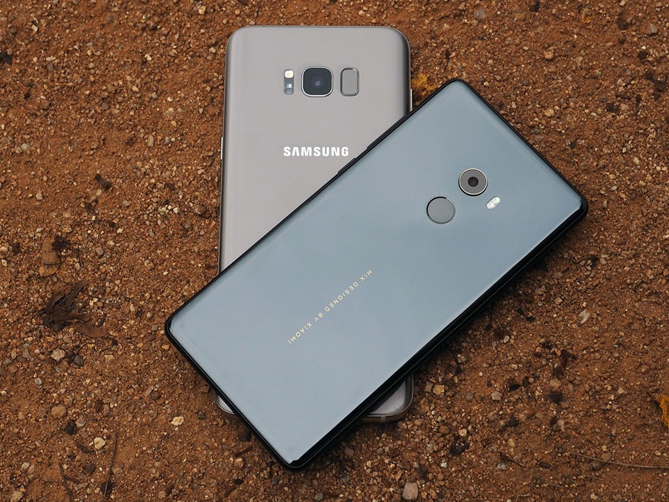So sánh Xiaomi Mi Mix 2 vs Samsung Galaxy S8 Plus So sánh Xiaomi Mi Mix 2 vs Samsung Galaxy S8 Plus