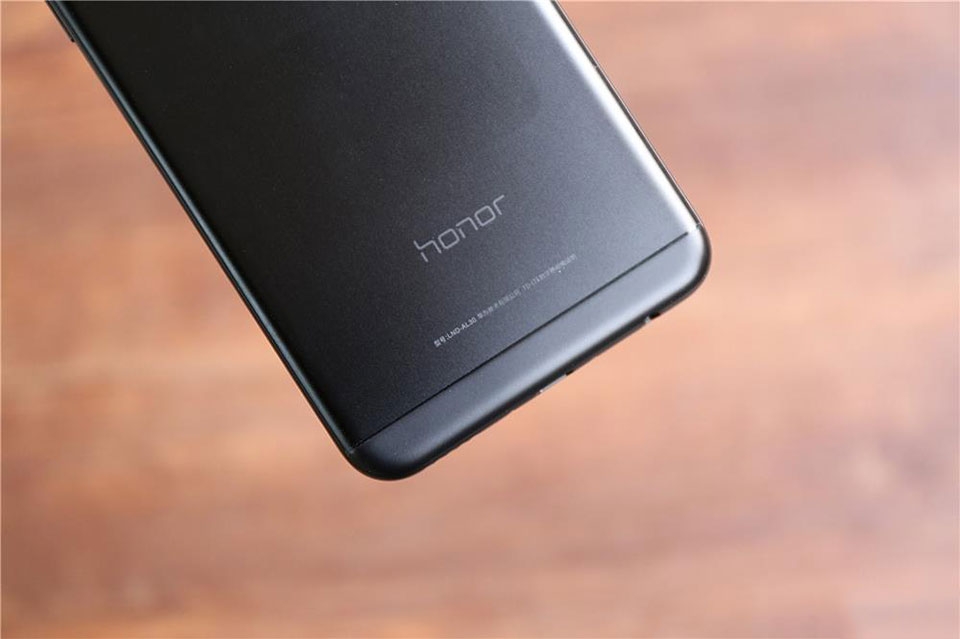 Trên tay Huawei Honor 7C Trên tay Huawei Honor 7C