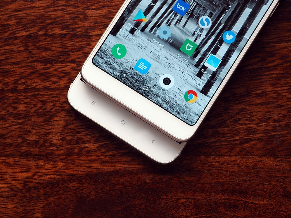 Xiaomi Redmi Note 5 Pro đối đầu Mi A1